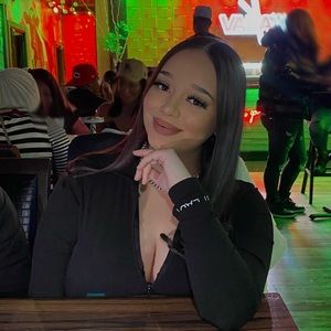 Meet your Posher, Alexus